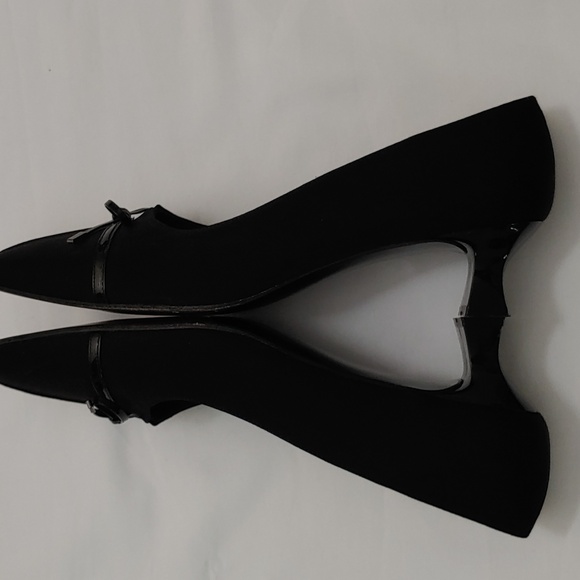 Stuart Weitzman Women's Size 8.5 Slipon 1.5 inch heel shoe - Picture 7 of 10